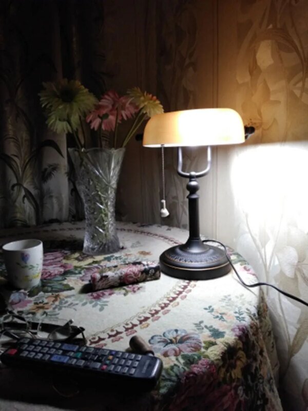 Decorative Retro-Style Banker's Table Lamp - Image 5